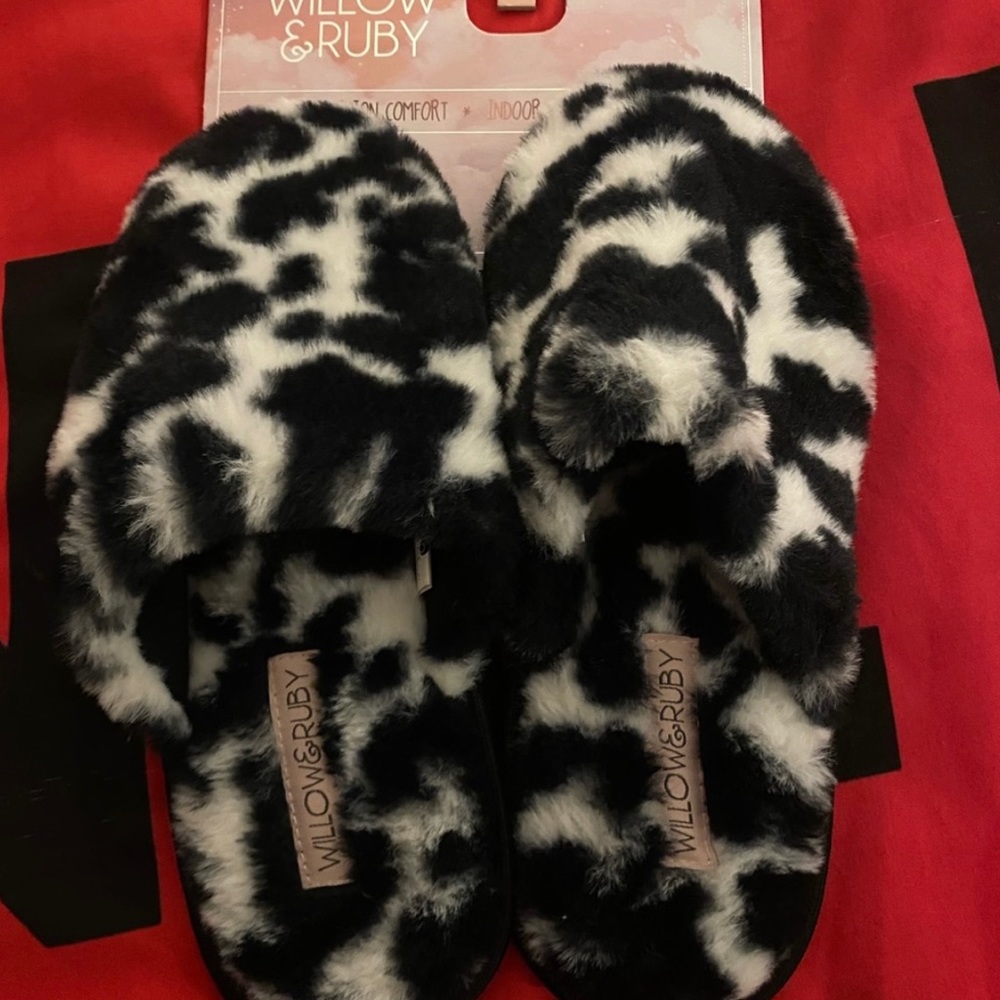 Willow and ruby - size 7-8 slippers